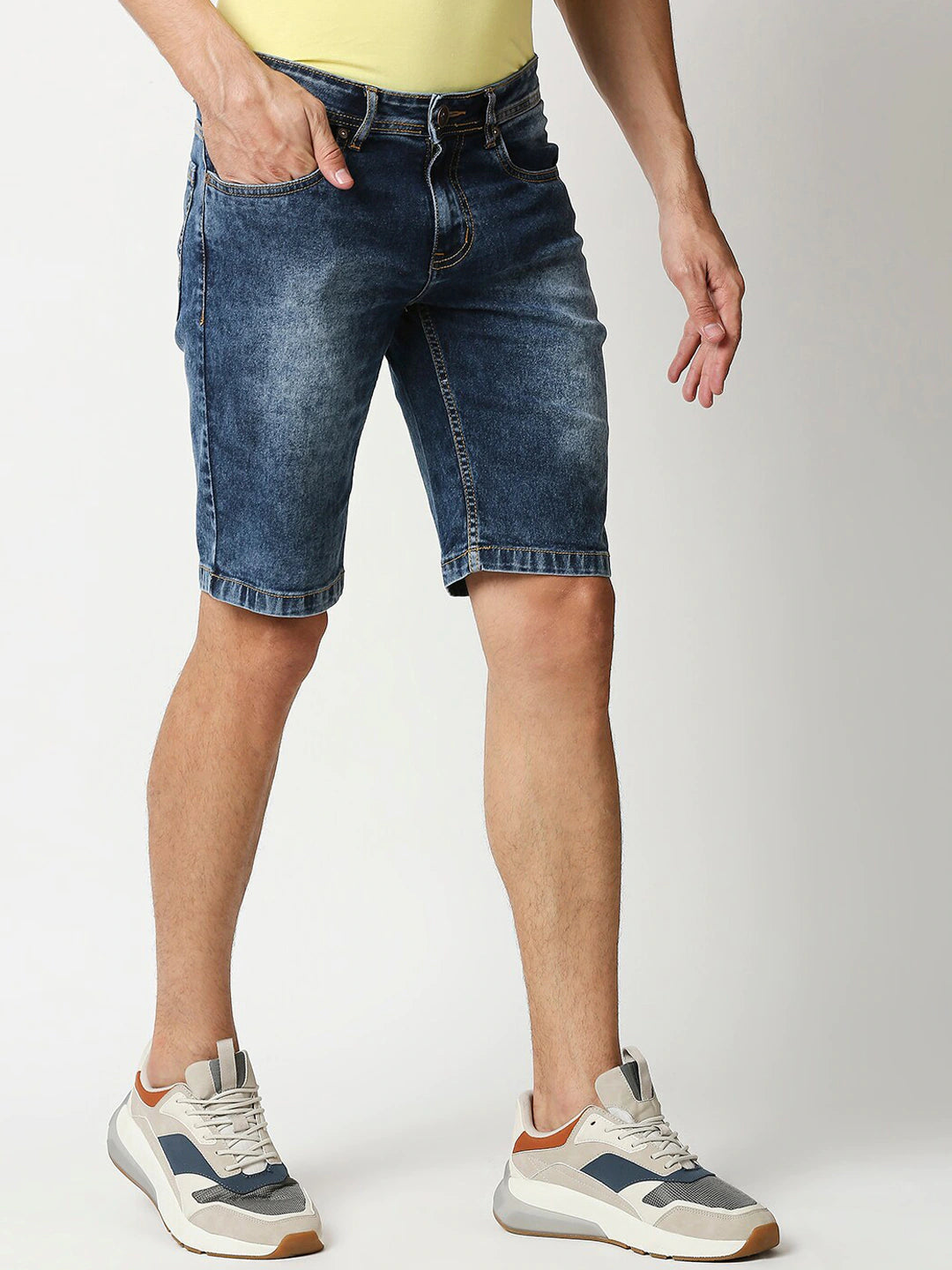 Men Blue Washed Mid-Rise Denim Shorts