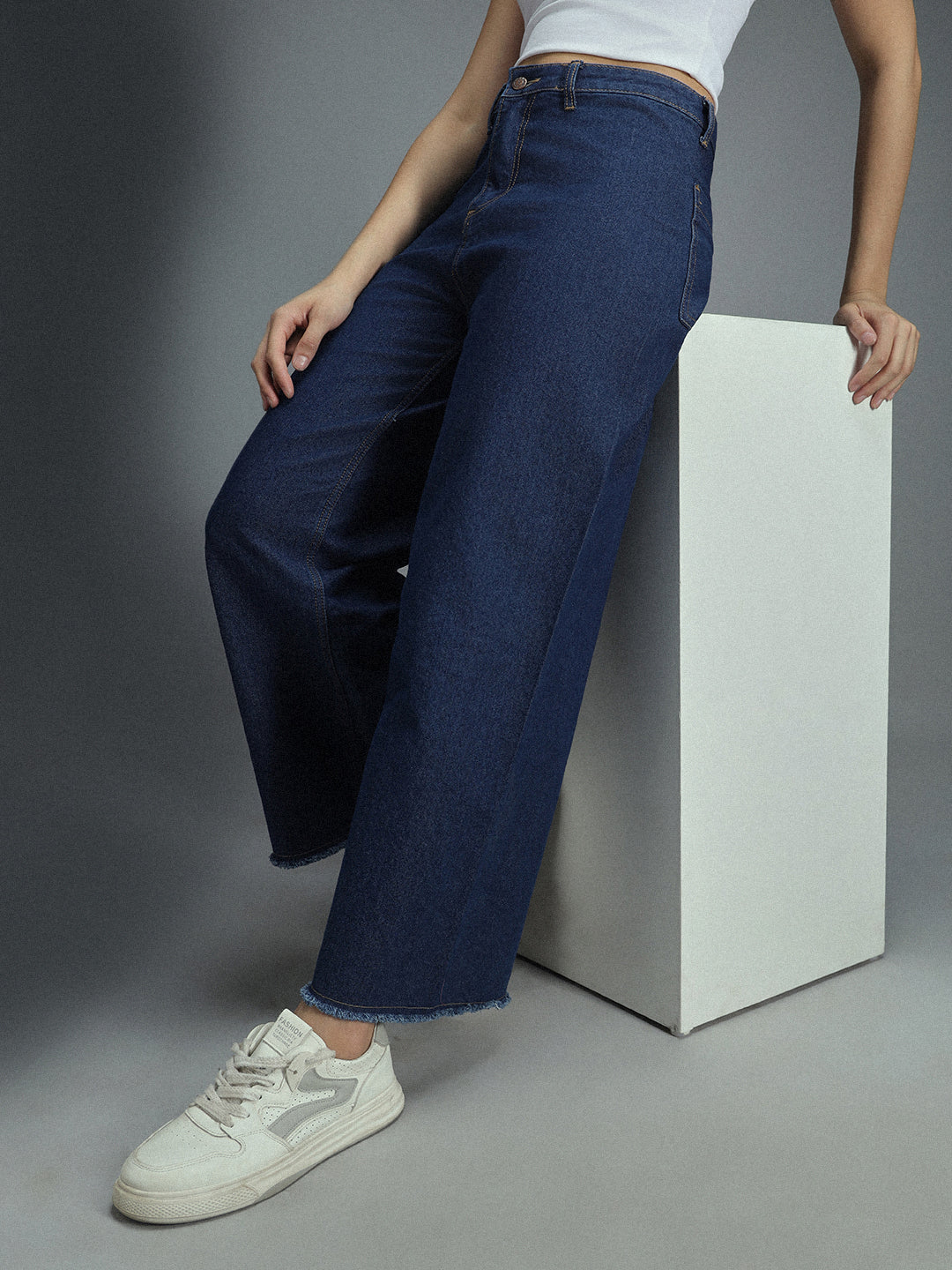 Women 90s Straight High-Rise Cotton Jeans