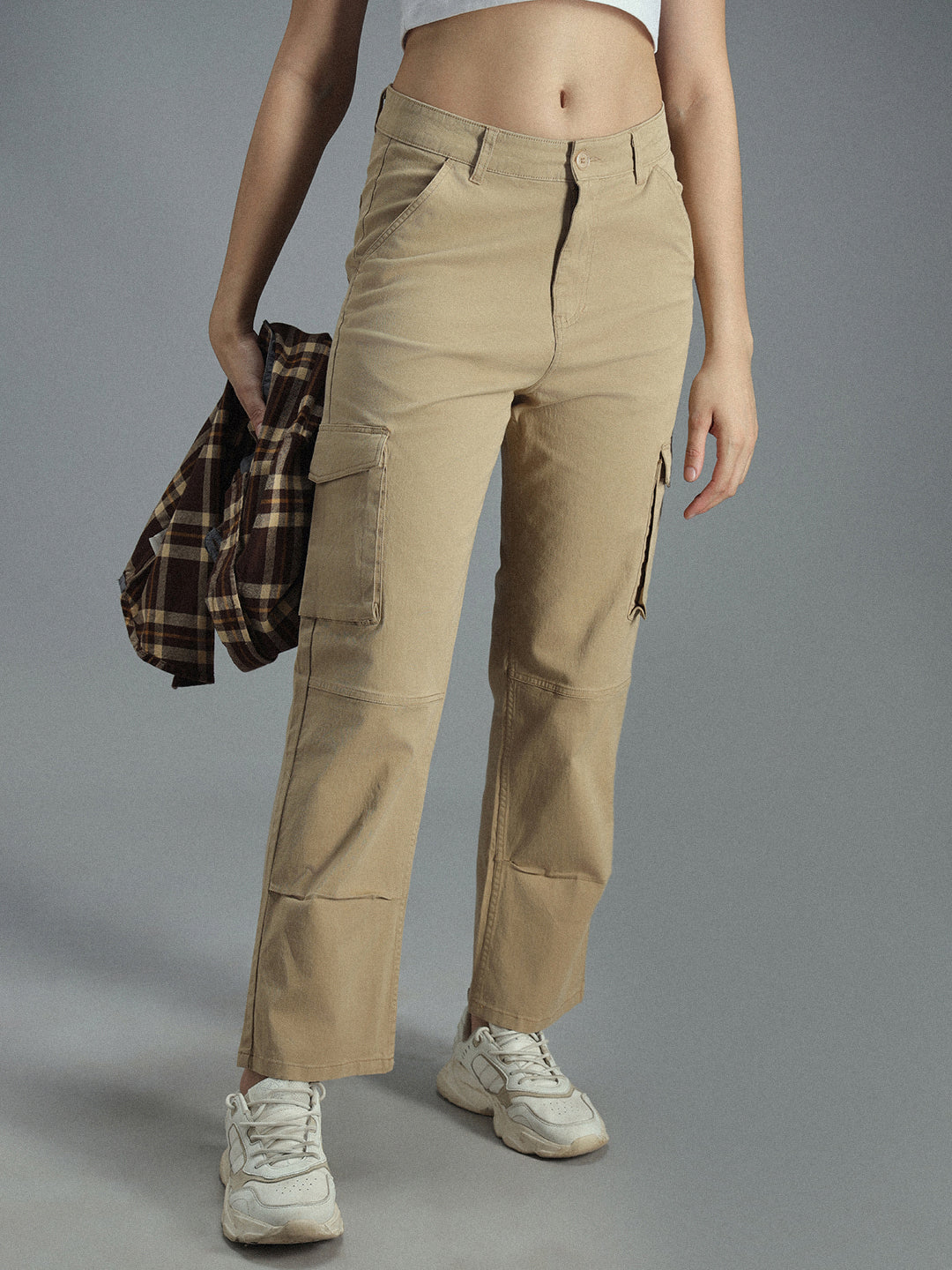 Women Relaxed Straight Fit High-Rise Plain Cargos Trousers