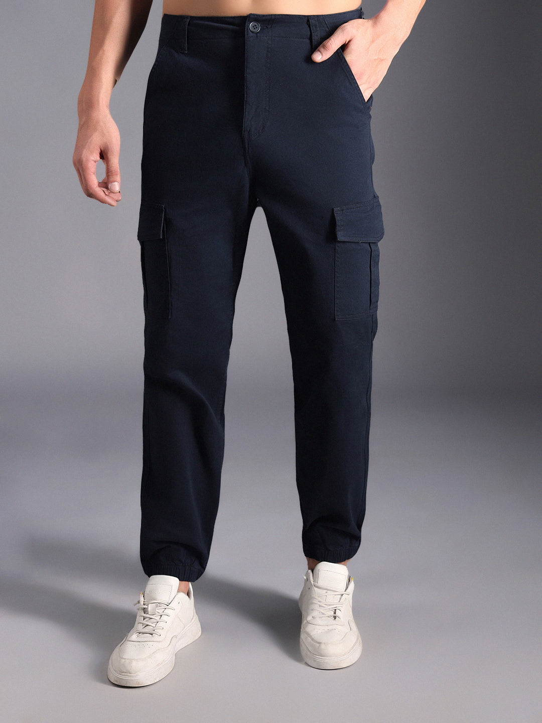 Men Relaxed Mid-Rise Cargos Trousers