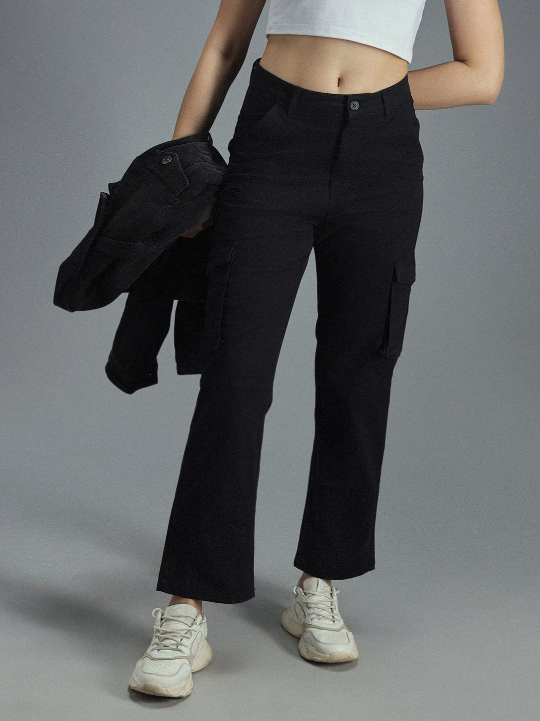 Women Relaxed Straight Fit High-Rise Plain Cargos Trousers