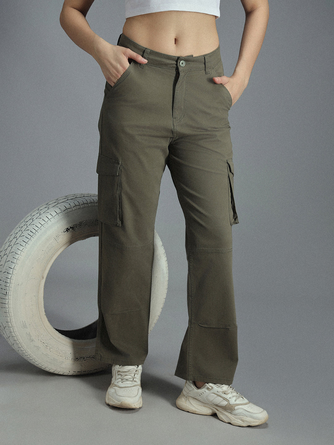 Women Relaxed Straight Fit High-Rise Plain Cargos Trousers