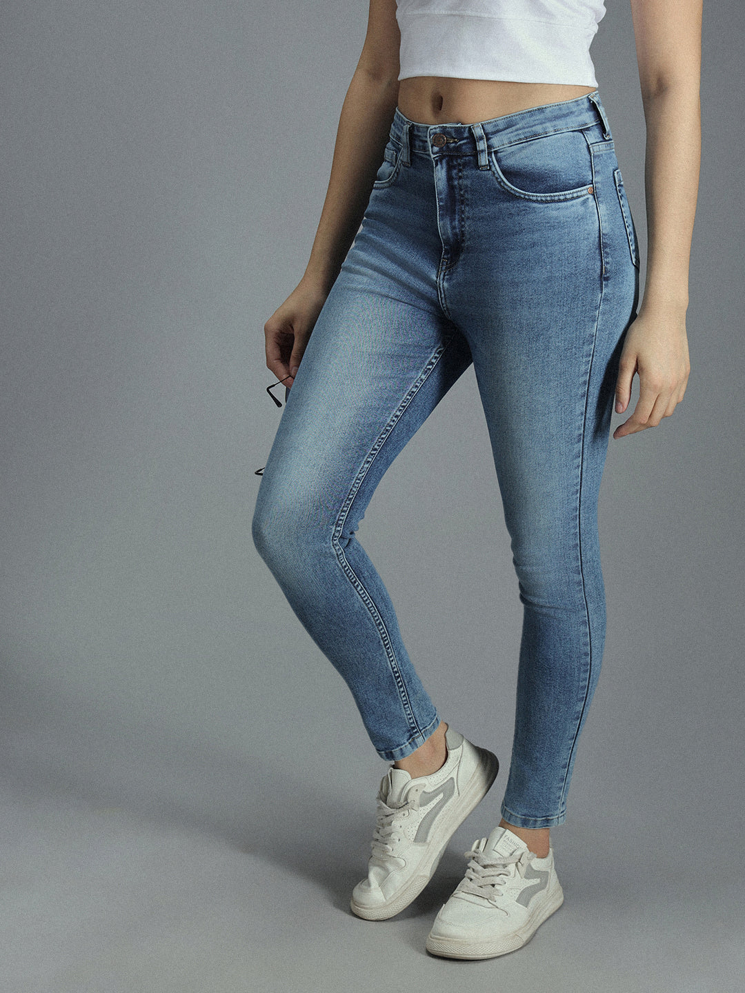 Women Skinny Fit High-Rise Clean Look Light Fade Stretchable Jeans