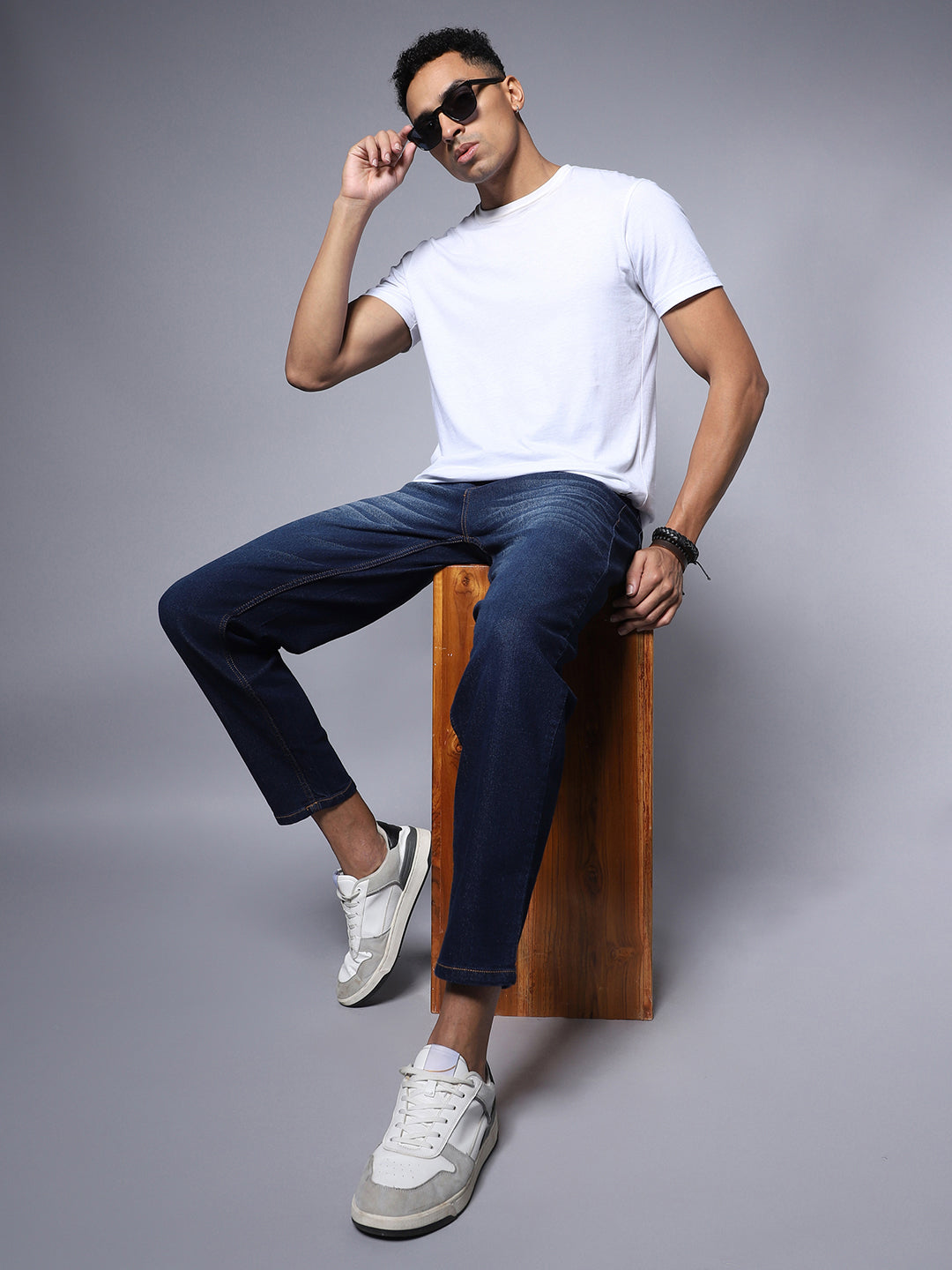 Men Blue Relaxed Fit Mid-Rise Light Fade Jeans