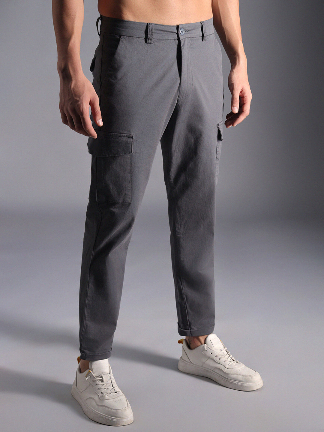 Men Relaxed Mid-Rise Cotton Cargos Trousers