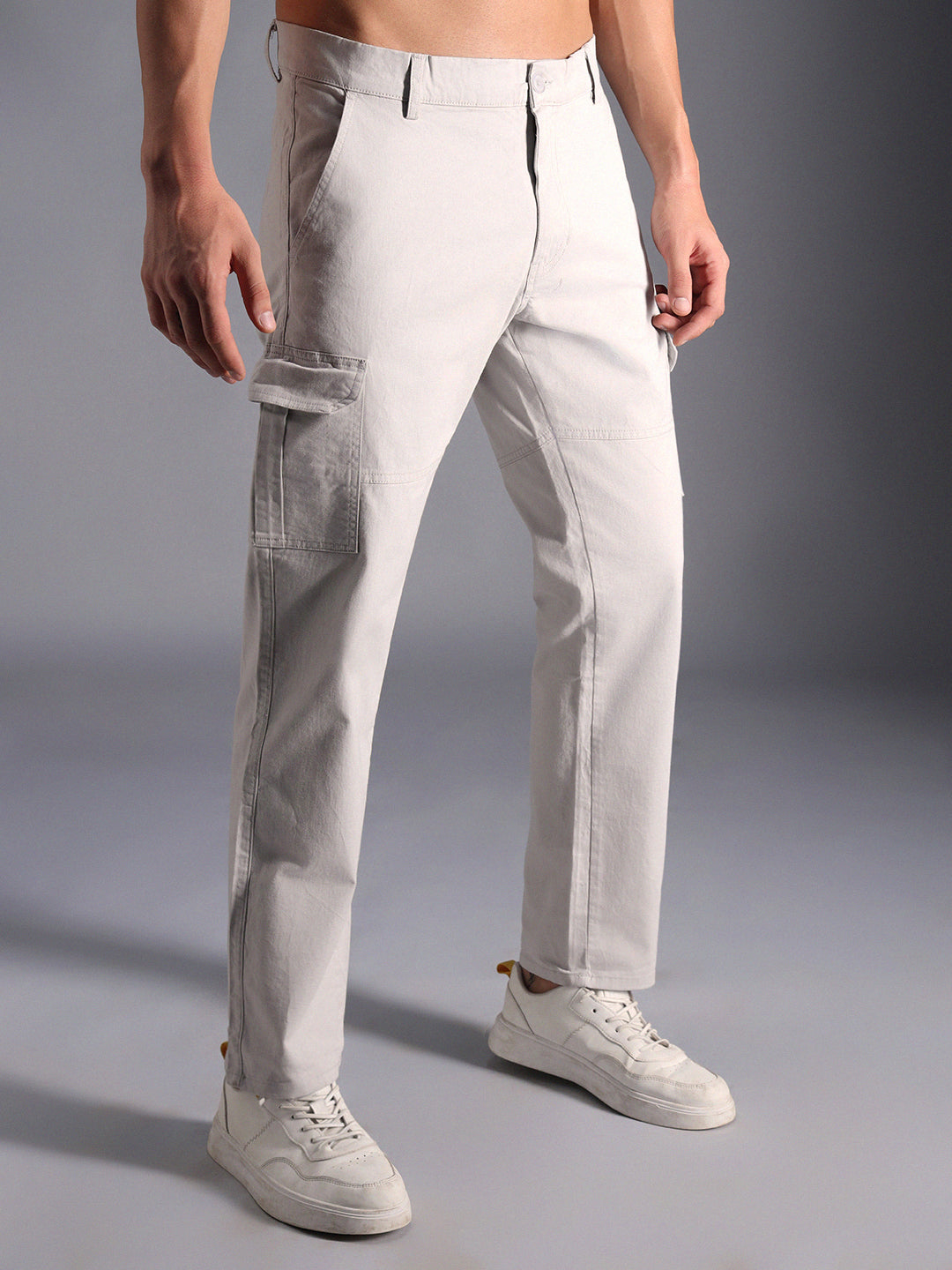 Men Relaxed Mid-Rise Cotton Cargos Trousers