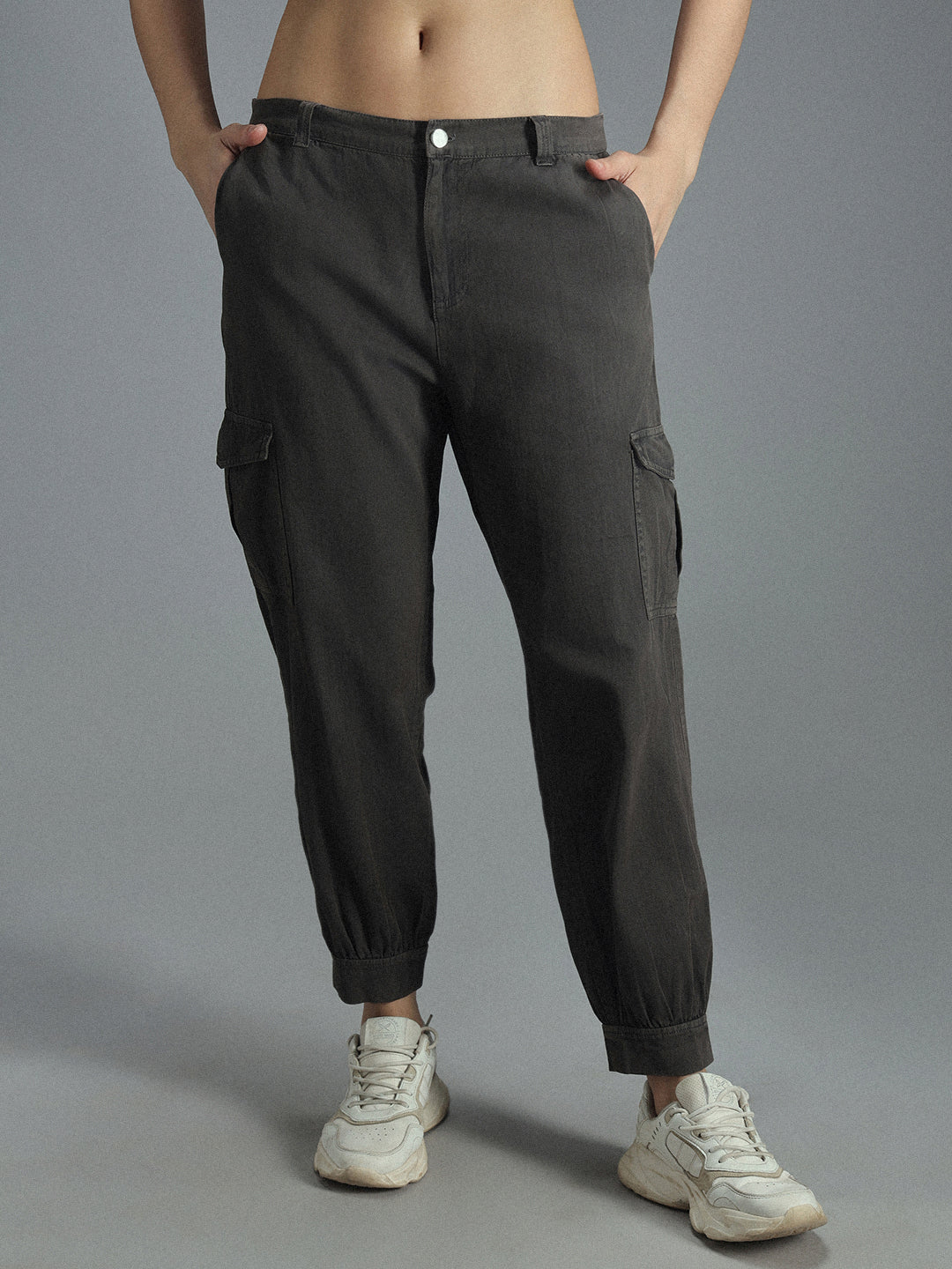 Women Relaxed Straight Leg High-Rise Plain Joggers