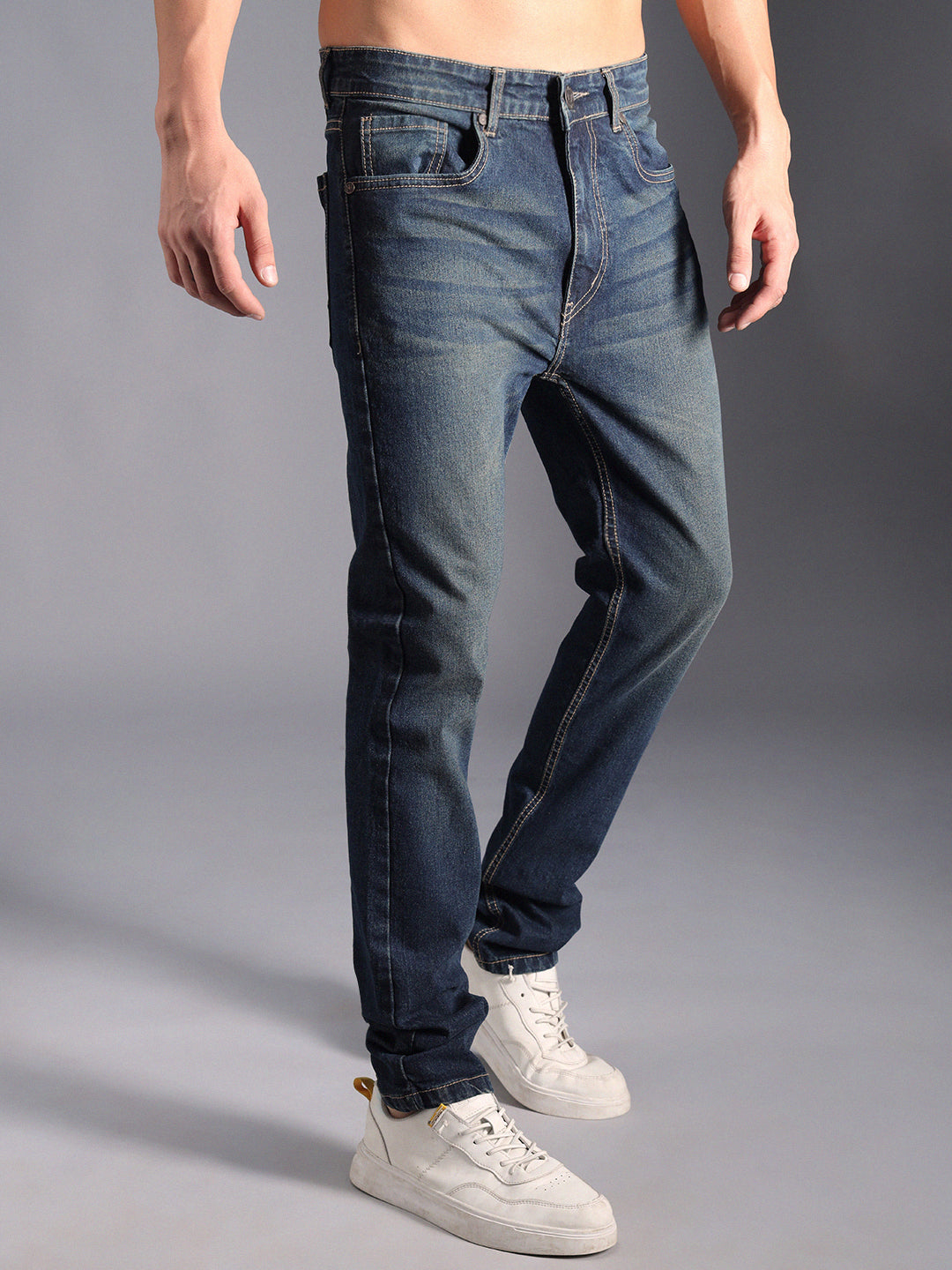 Men Cotton Relaxed Fit Mid-Rise Casual Jeans