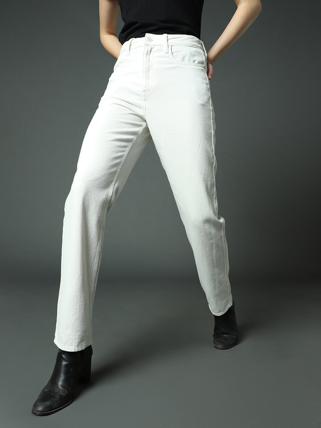 Women Clean Look Straight Fit High-Rise Pure Cotton Jeans