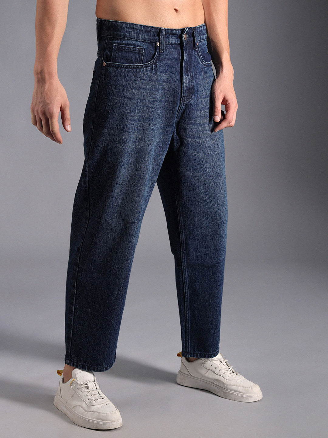 Men Relaxed Fit Mid-Rise Clean Look Cotton Jeans