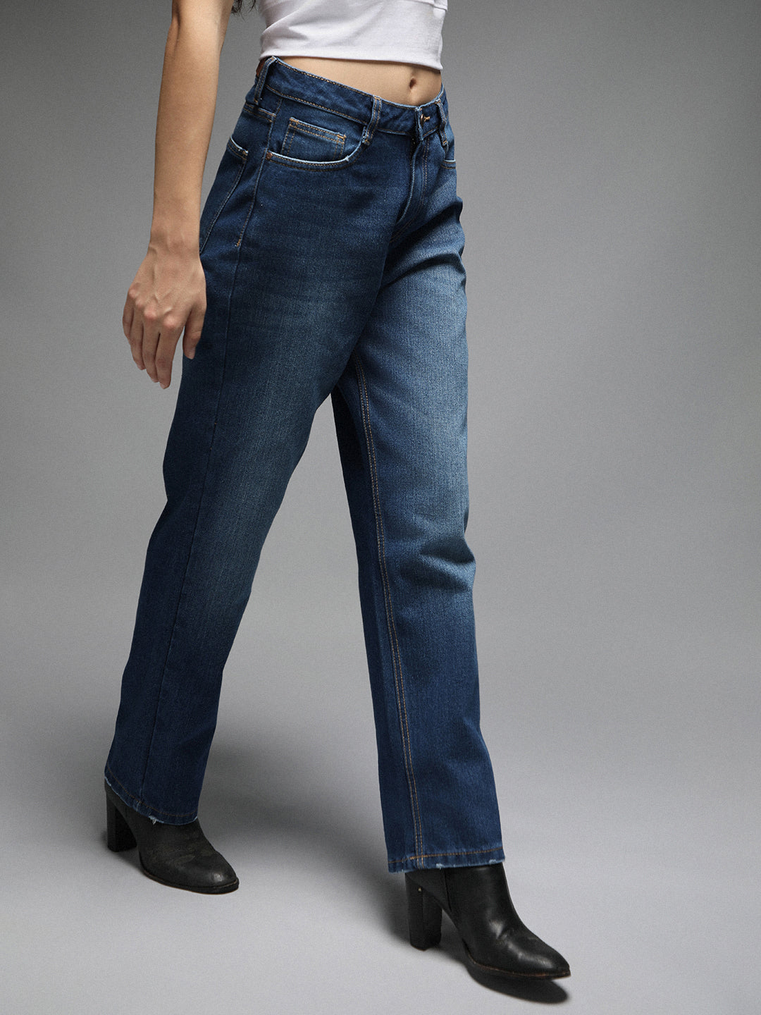 Women 90s Straight Fit High-Rise Clean Look Light Fade Cotton Jeans