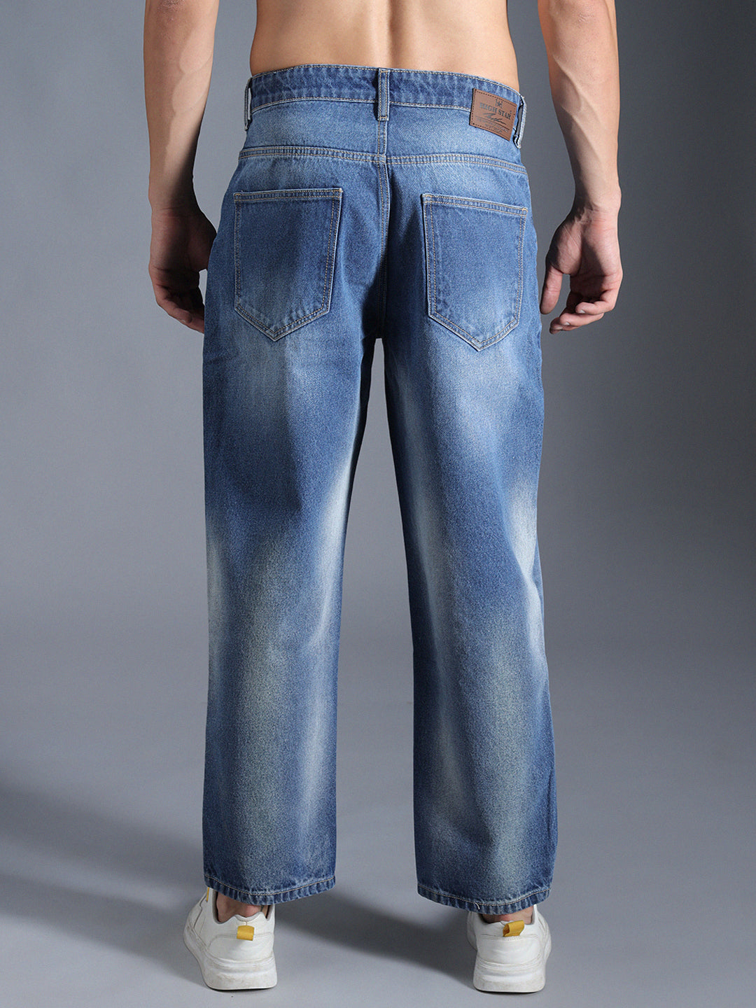 Men Relaxed Fit Clean Look Light Fade Cotton Jeans