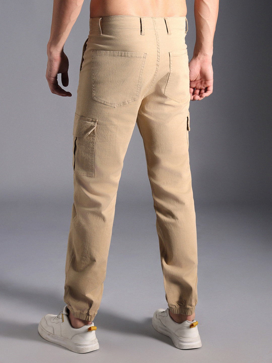 Men Relaxed Mid-Rise Cargos Trousers