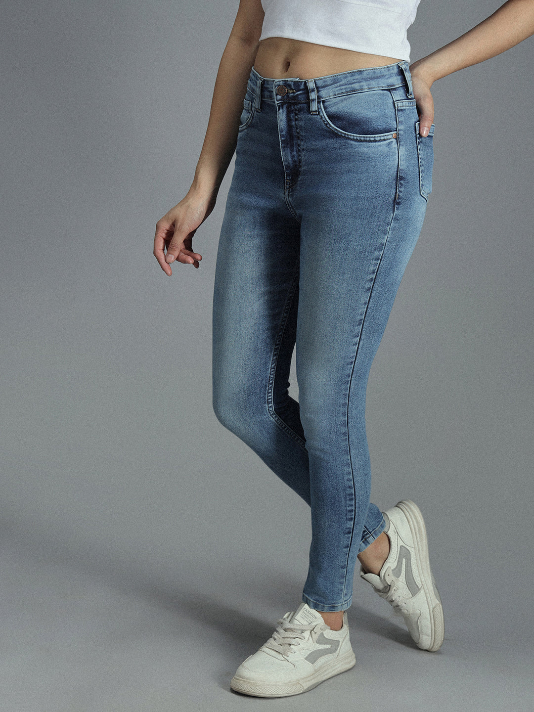 Women Skinny Fit High-Rise Clean Look Light Fade Stretchable Jeans