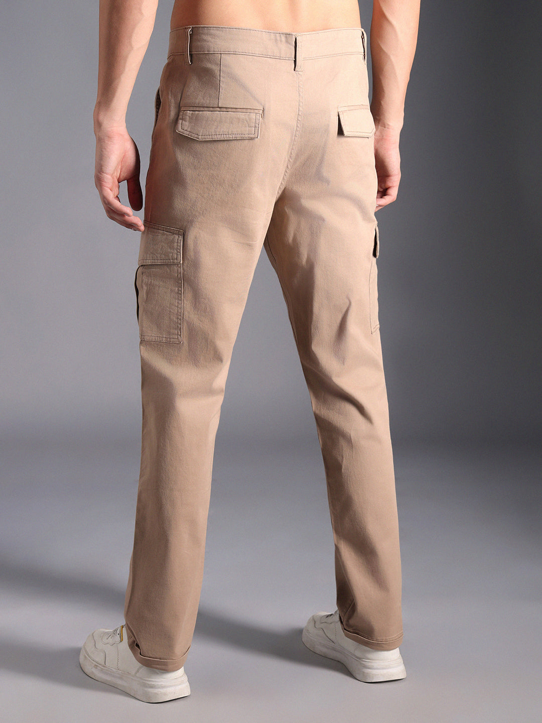 Men Relaxed Straight Leg Mid-Rise Cargos Trousers