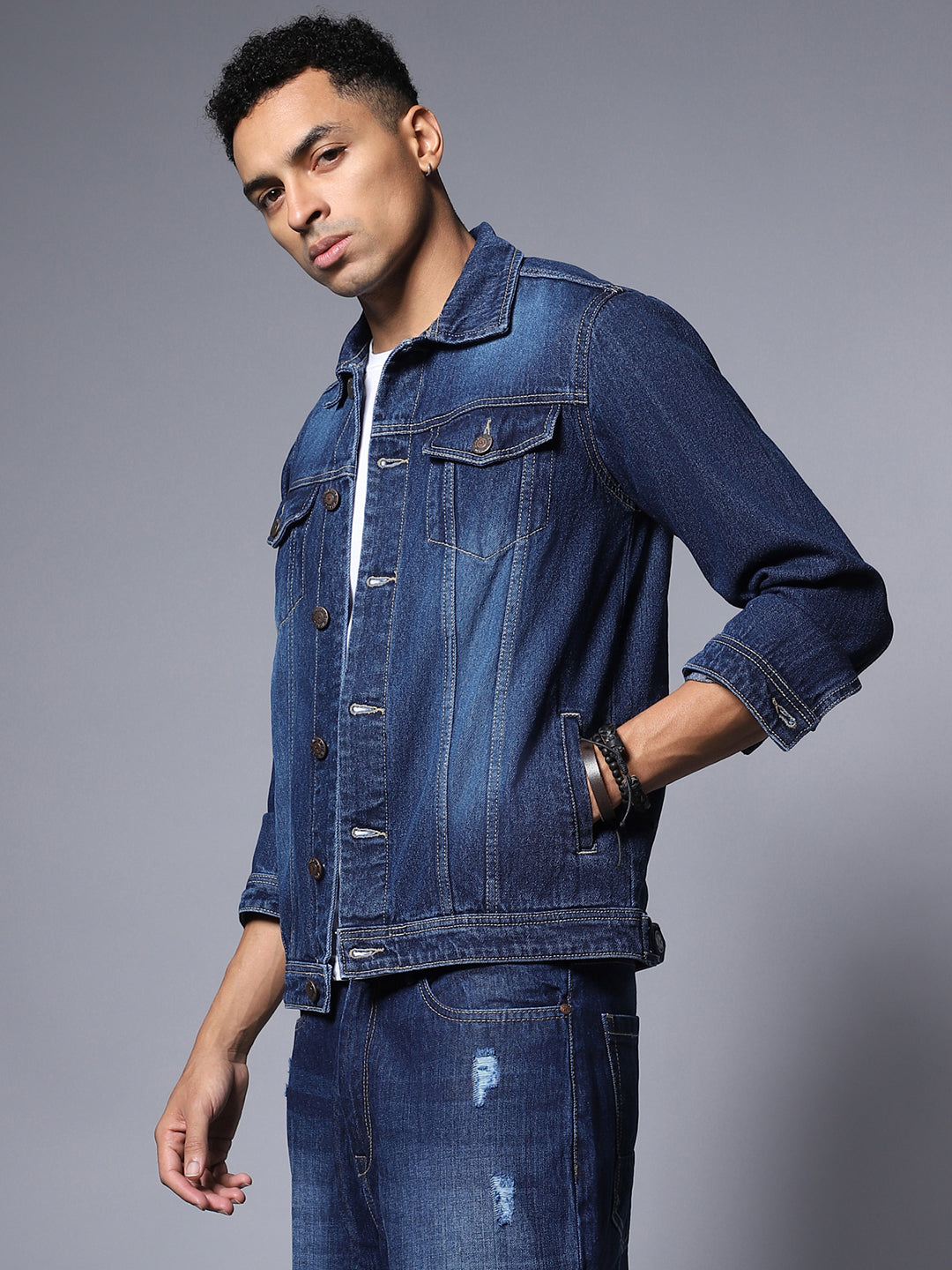 Men Regular Fit Full Sleeve Collared Denim Jacket