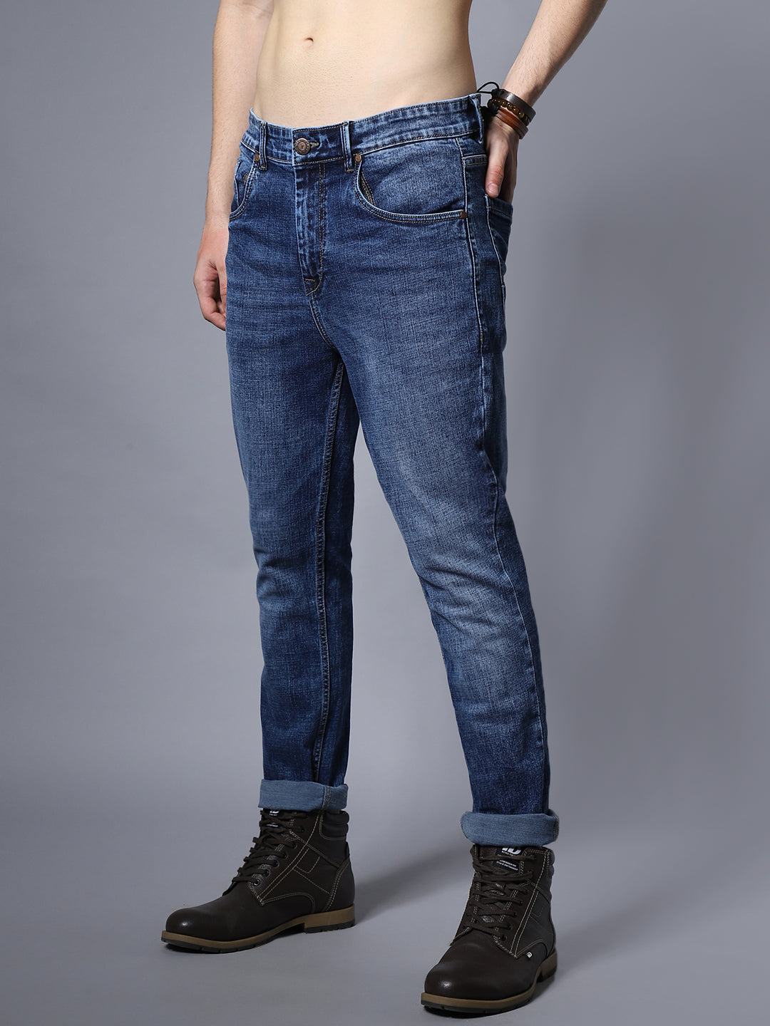 Men Straight Fit Clean Look Whiskers and Chevrons Mid-Rise Stretchable Jeans