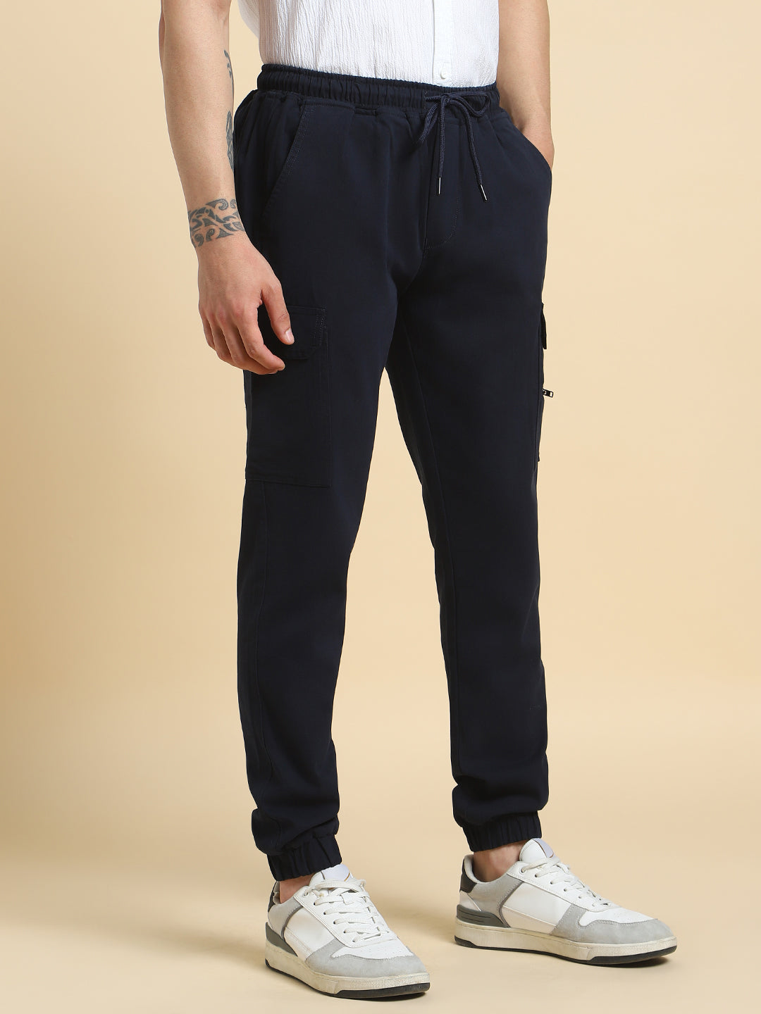 Men Mid Rise Cargos Trousers