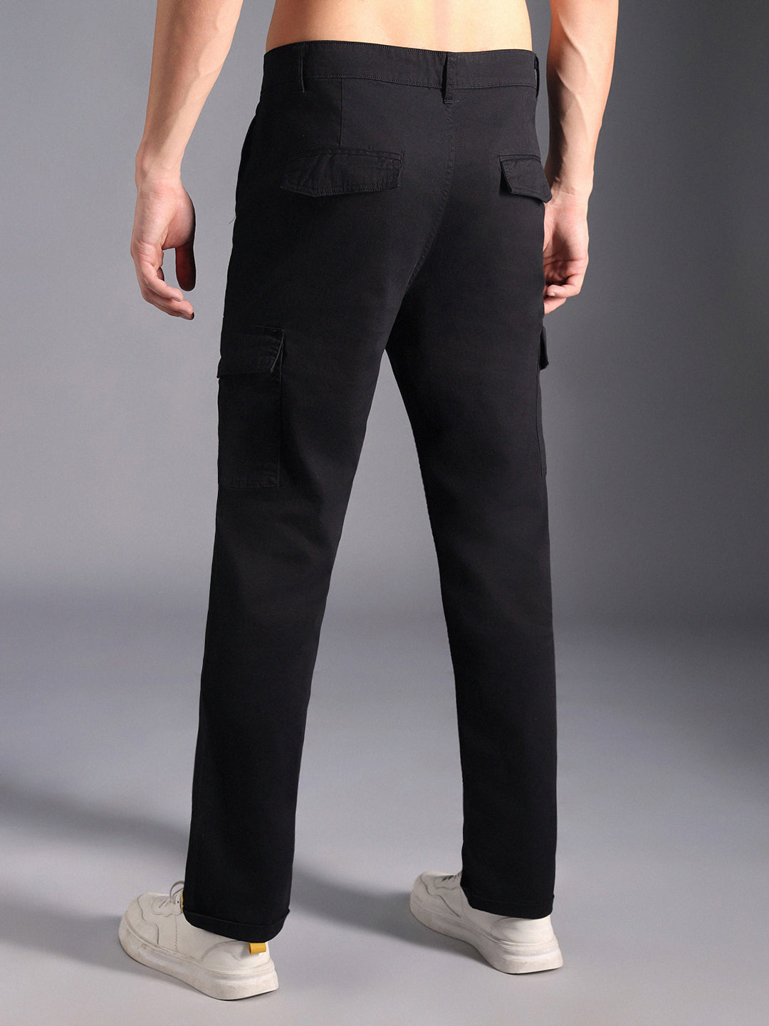 Men Relaxed Straight Leg Mid-Rise Cargos Trousers