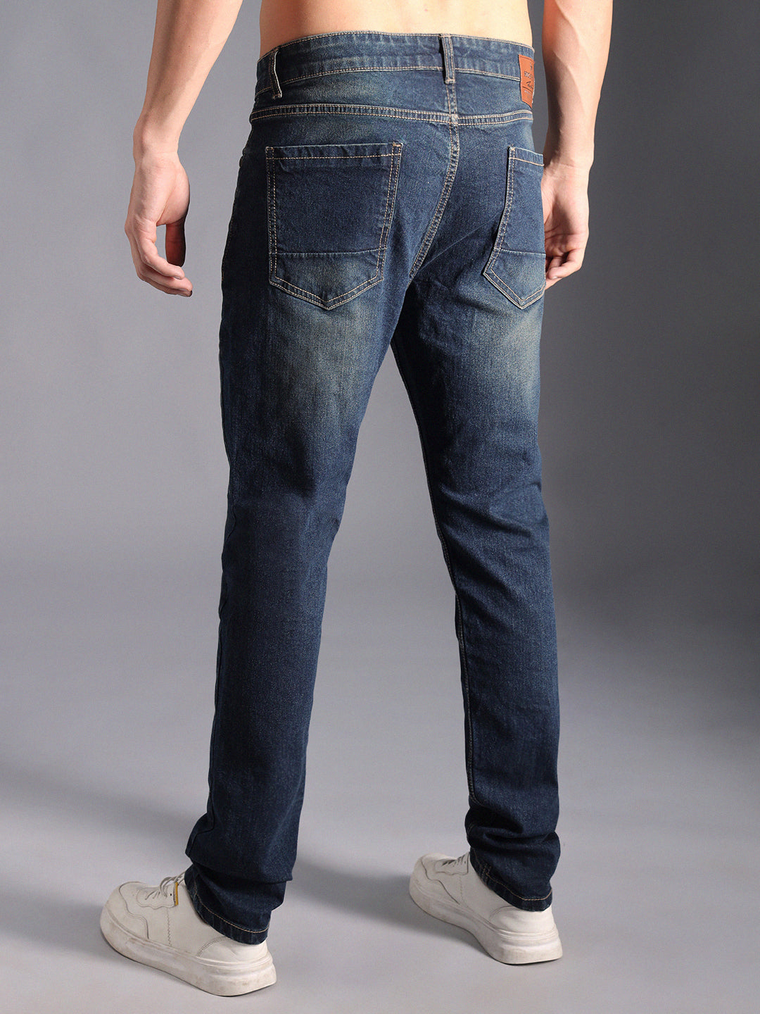 Men Cotton Relaxed Fit Mid-Rise Casual Jeans