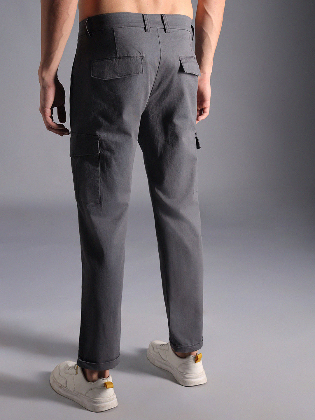 Men Relaxed Mid-Rise Cotton Cargos Trousers