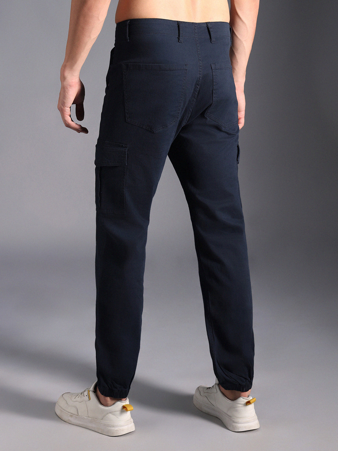 Men Relaxed Mid-Rise Cargos Trousers