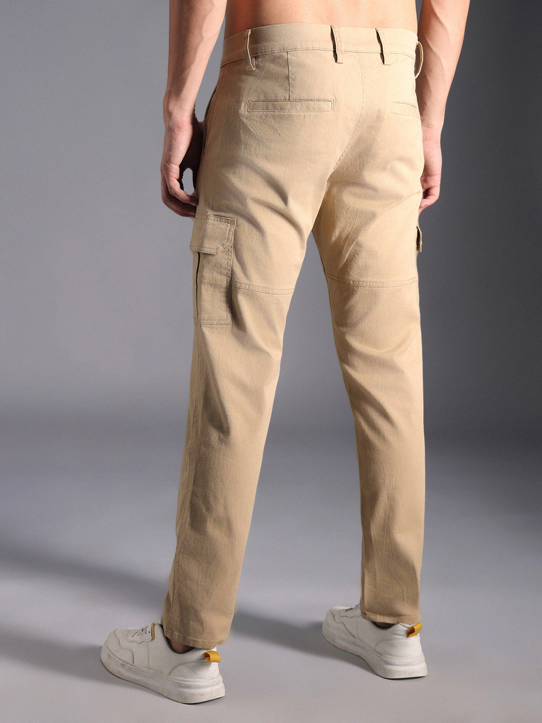 Men Relaxed Mid-Rise Cotton Cargos Trousers