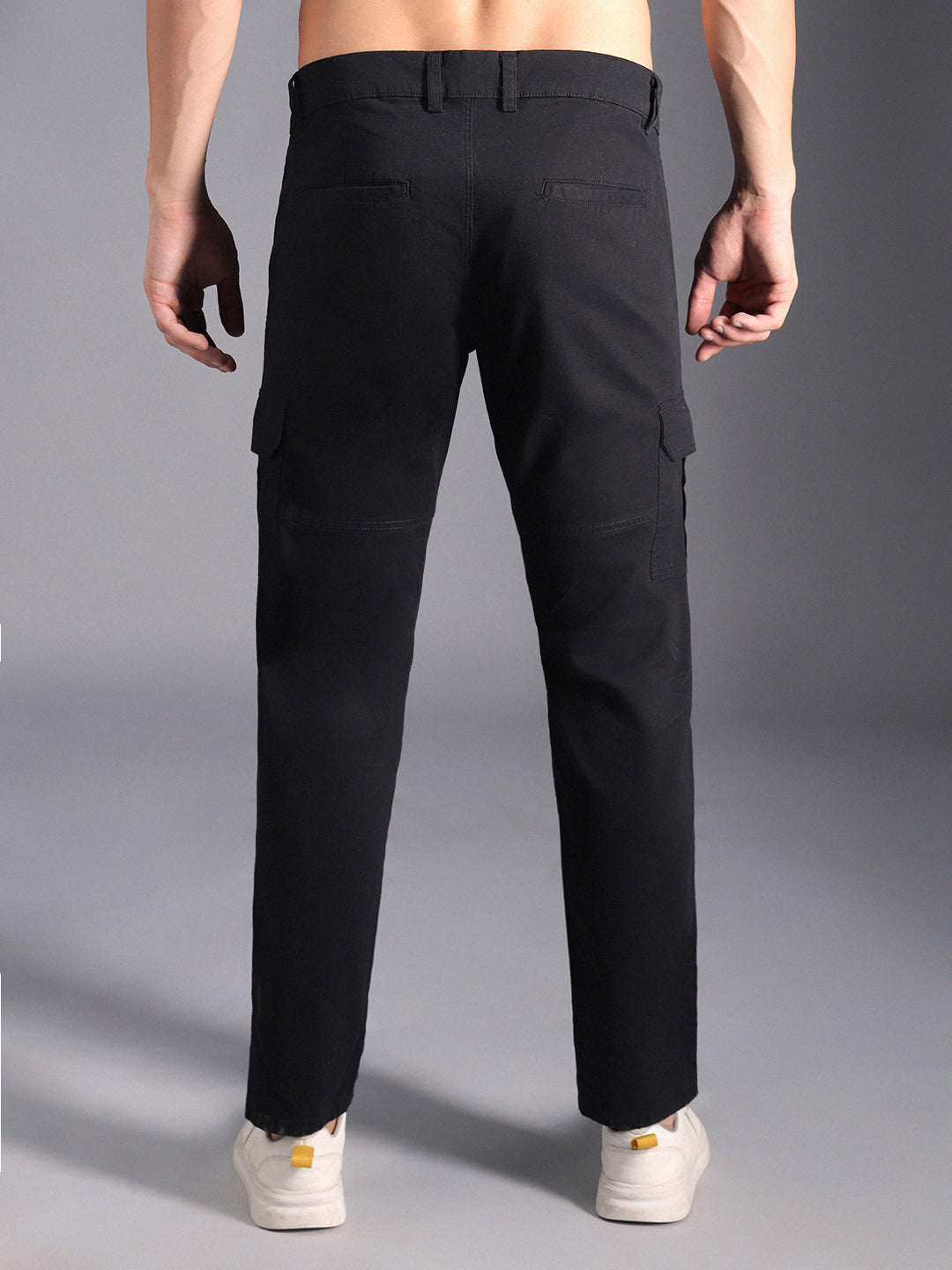 Men Relaxed Mid-Rise Cotton Cargo Trousers