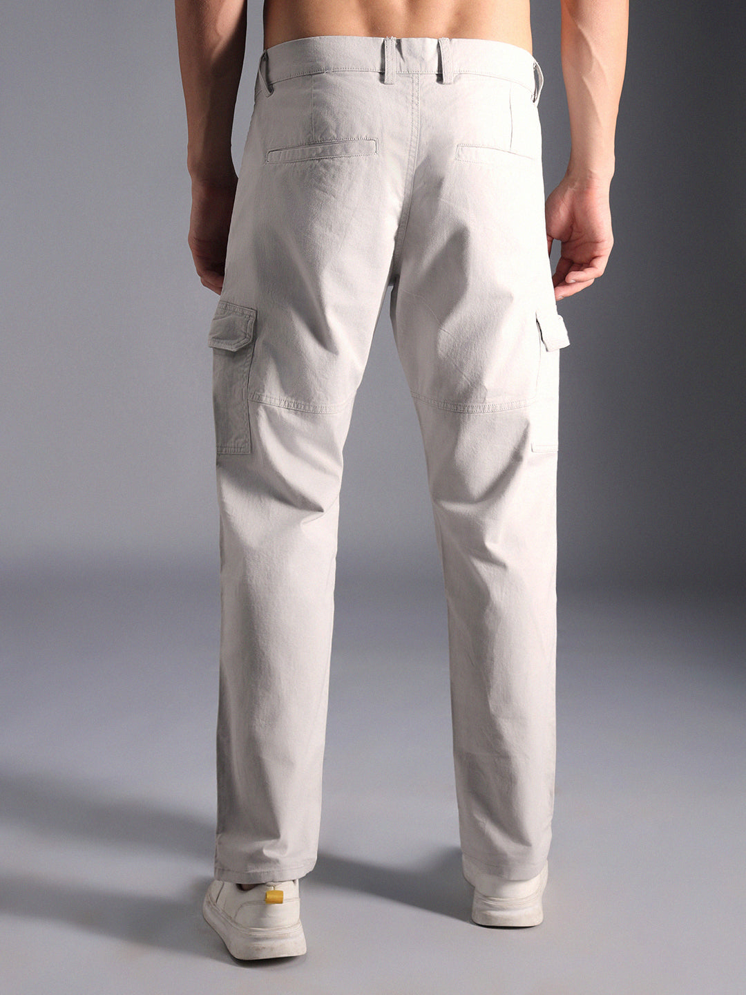 Men Relaxed Mid-Rise Cotton Cargos Trousers