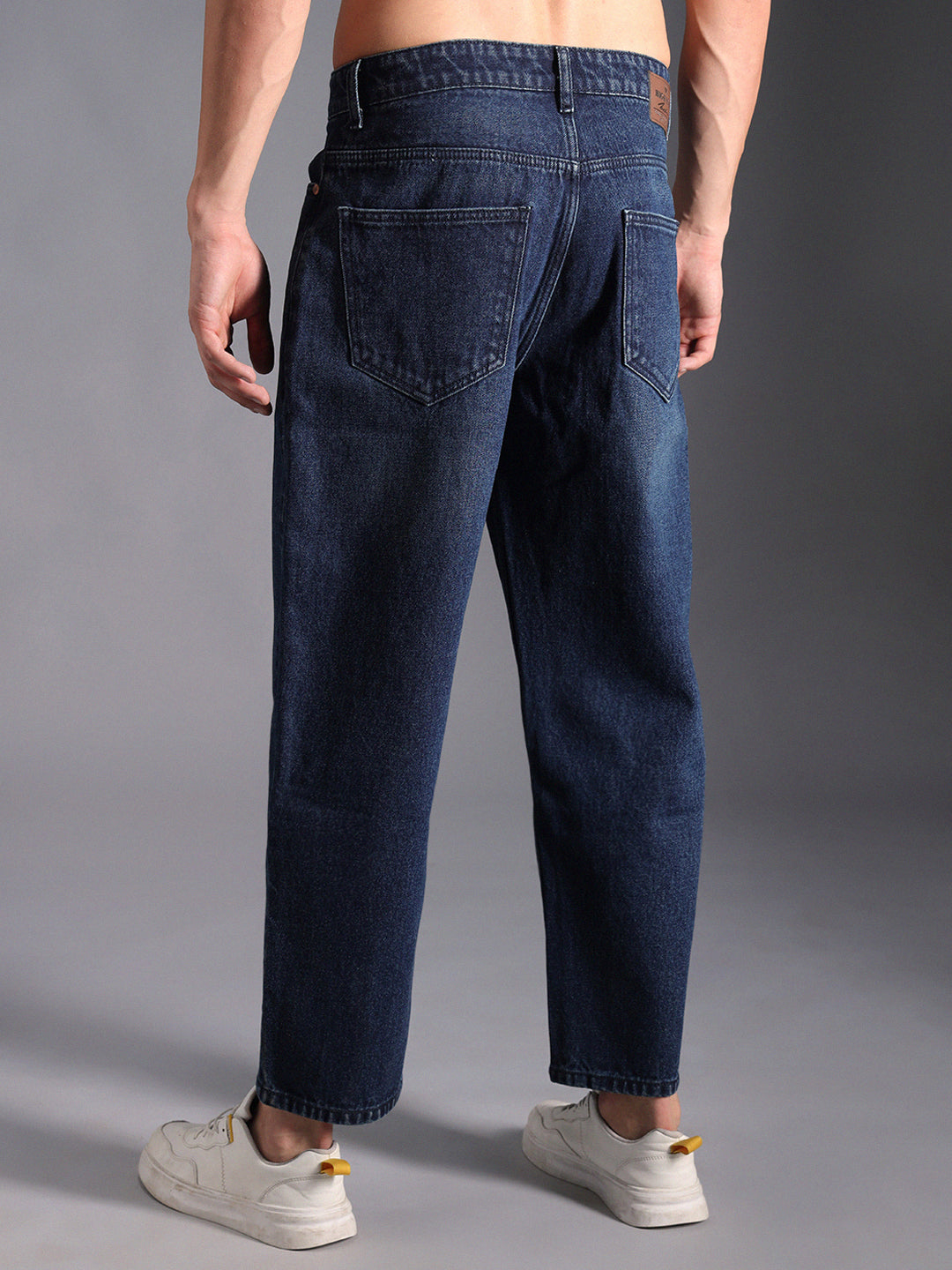 Men Relaxed Fit Mid-Rise Clean Look Cotton Jeans