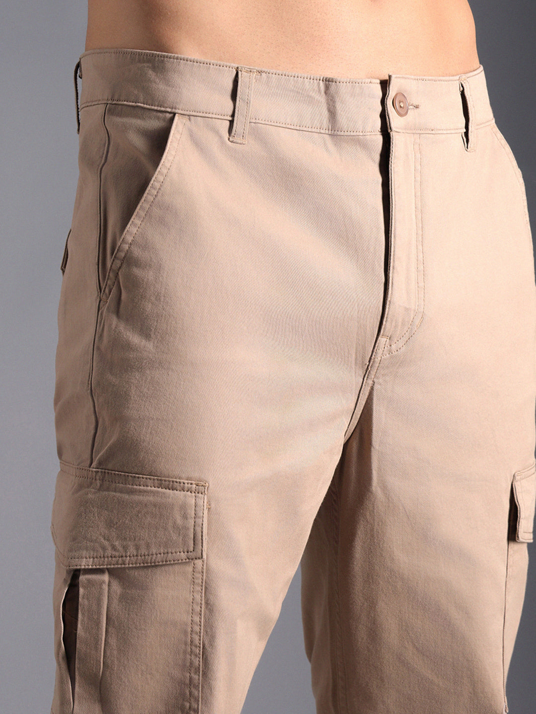 Men Relaxed Straight Leg Mid-Rise Cargos Trousers