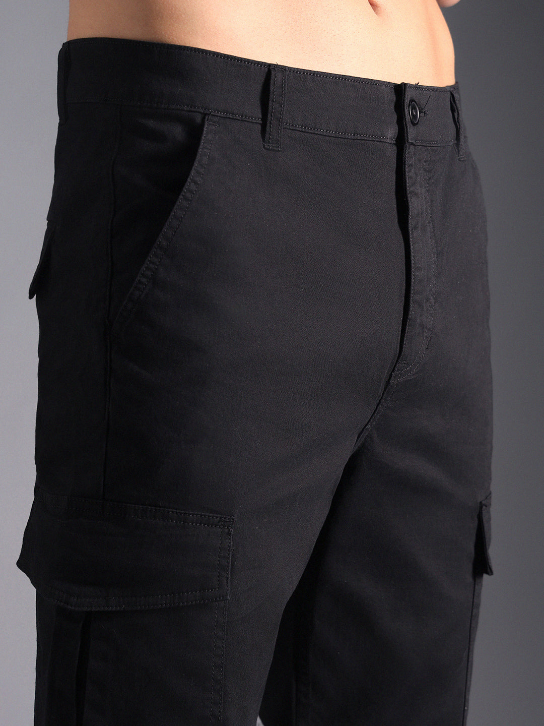 Men Relaxed Straight Leg Mid-Rise Cargos Trousers