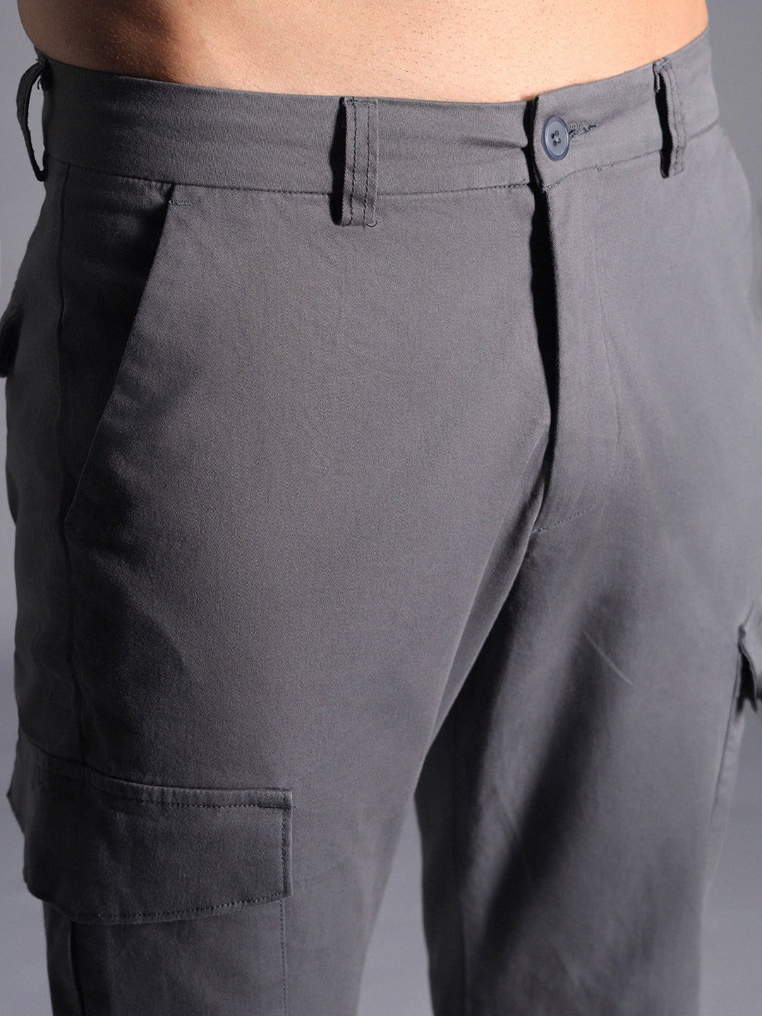 Men Relaxed Mid-Rise Cotton Cargos Trousers