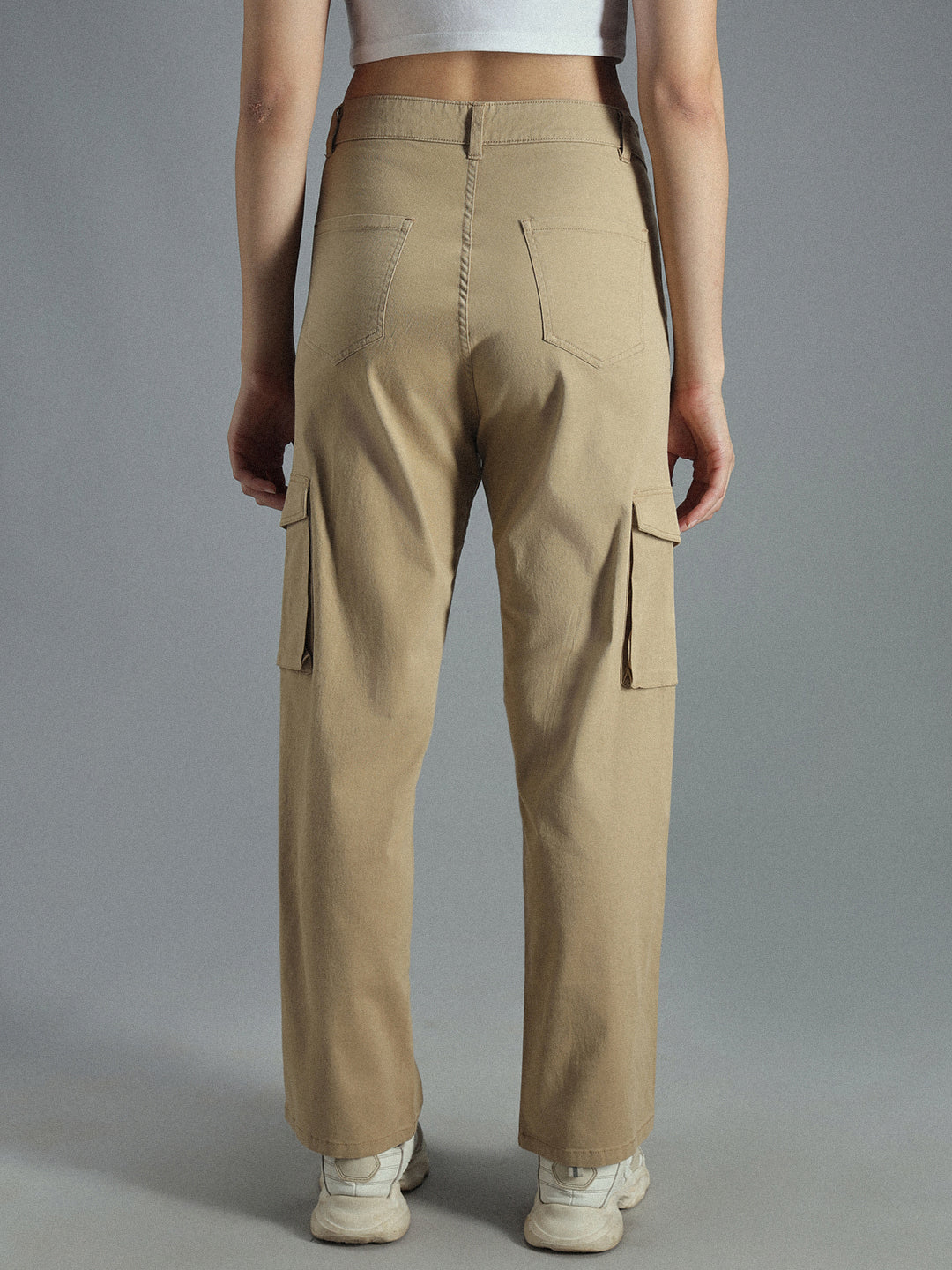 Women Relaxed Straight Fit High-Rise Plain Cargos Trousers