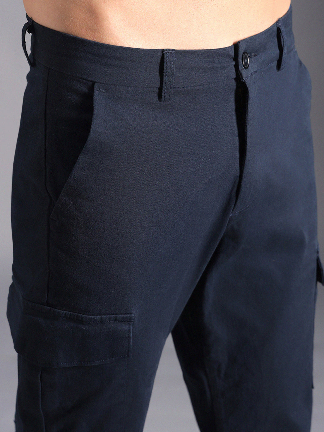 Men Relaxed Mid-Rise Cotton Cargo Trousers