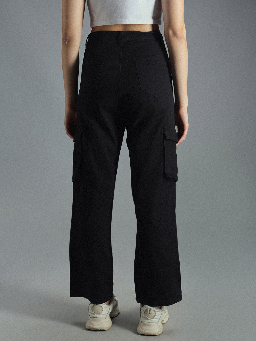 Women Relaxed Straight Fit High-Rise Plain Cargos Trousers