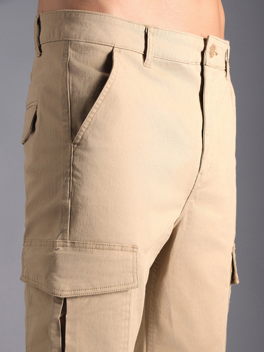 Men Relaxed Straight Leg Mid-Rise Cargos Trousers