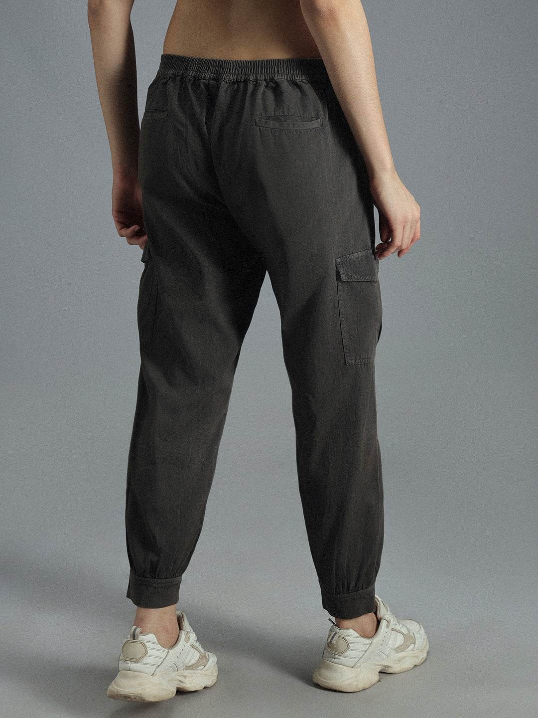 Women Relaxed Straight Leg High-Rise Plain Joggers