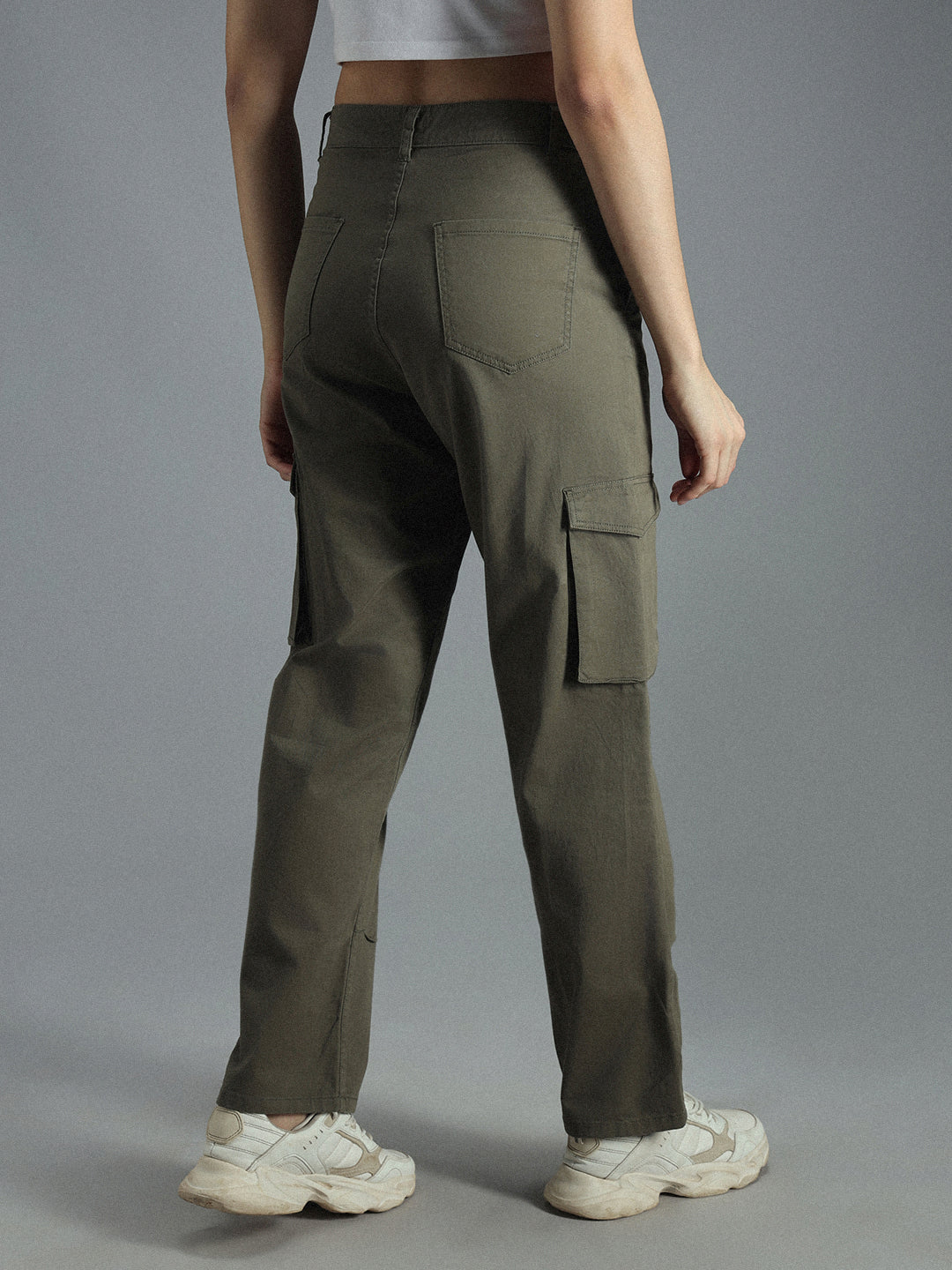 Women Relaxed Straight Fit High-Rise Plain Cargos Trousers