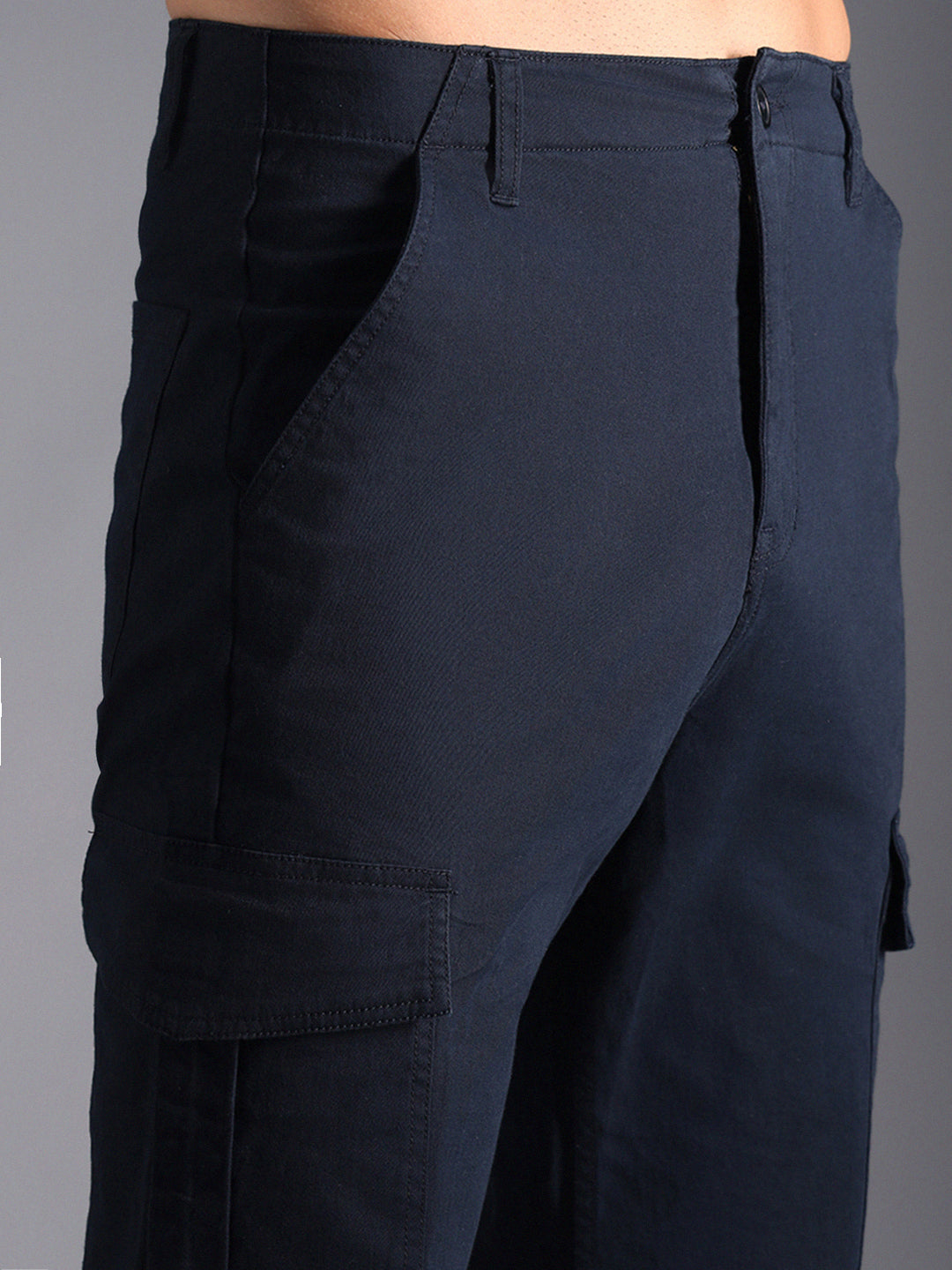 Men Relaxed Mid-Rise Cargos Trousers