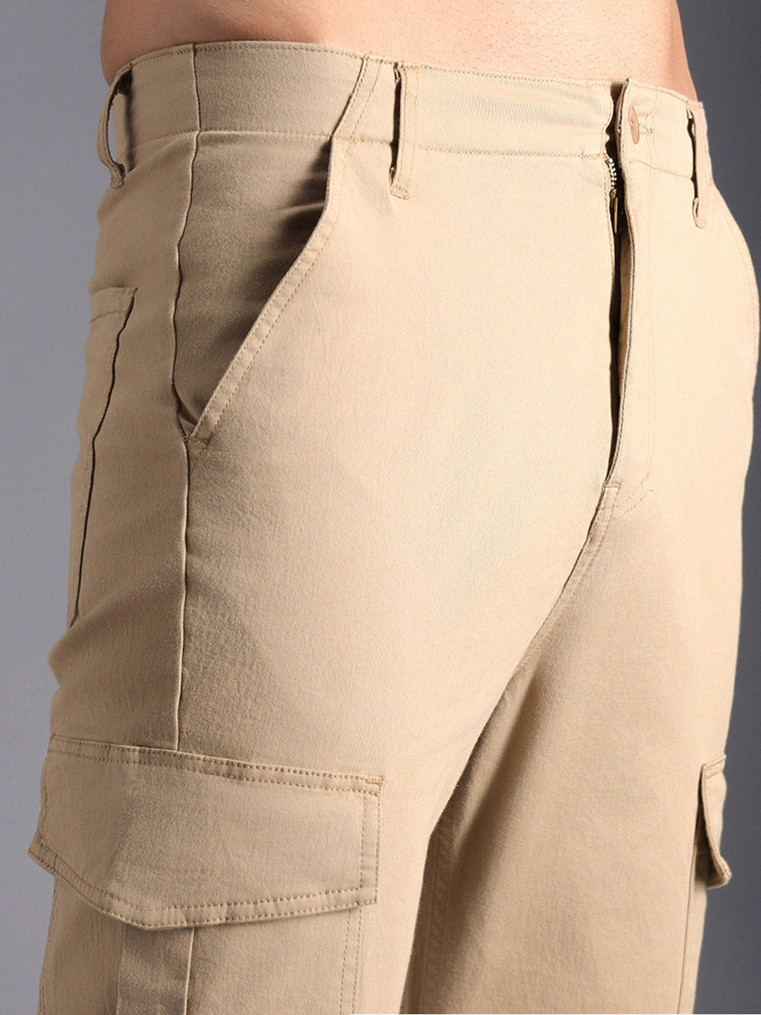 Men Relaxed Mid-Rise Cargos Trousers