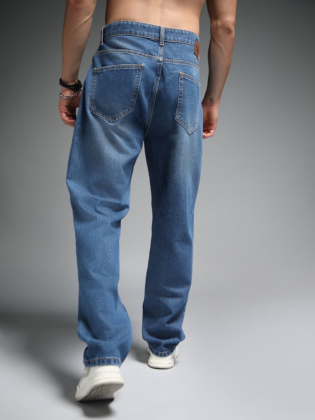 Men Straight Fit Mid-Rise Clean Look Light Fade Cotton Jeans