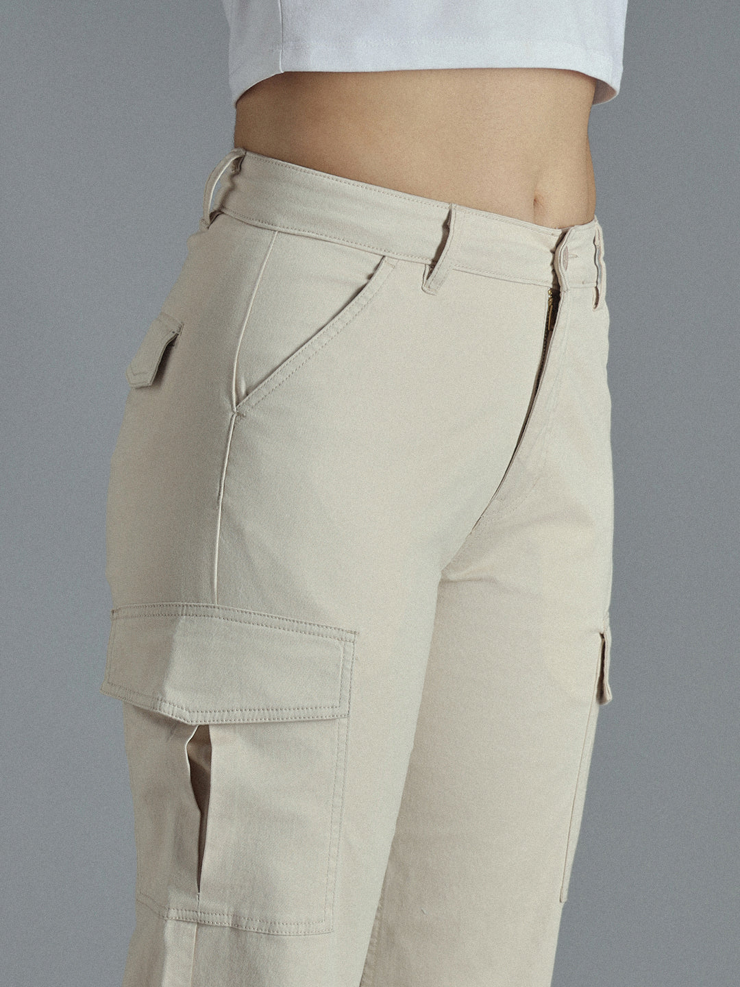 Women Relaxed Straight Leg High-Rise Plain Cargos Trousers