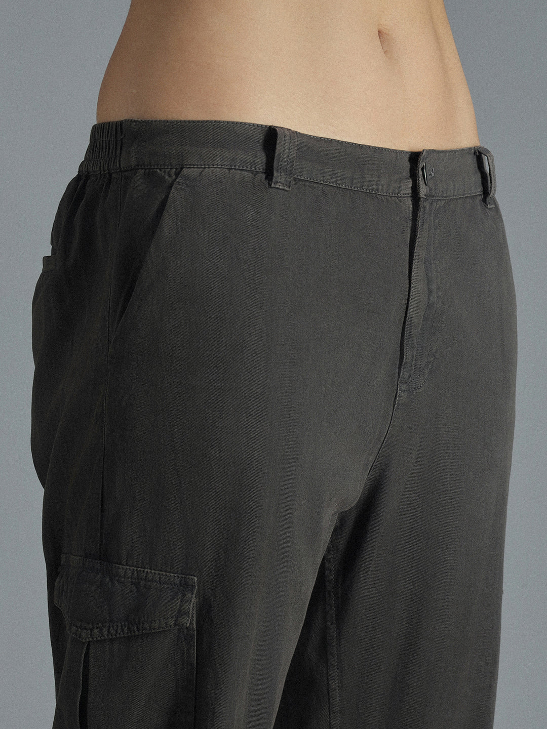 Women Relaxed Straight Leg High-Rise Plain Joggers