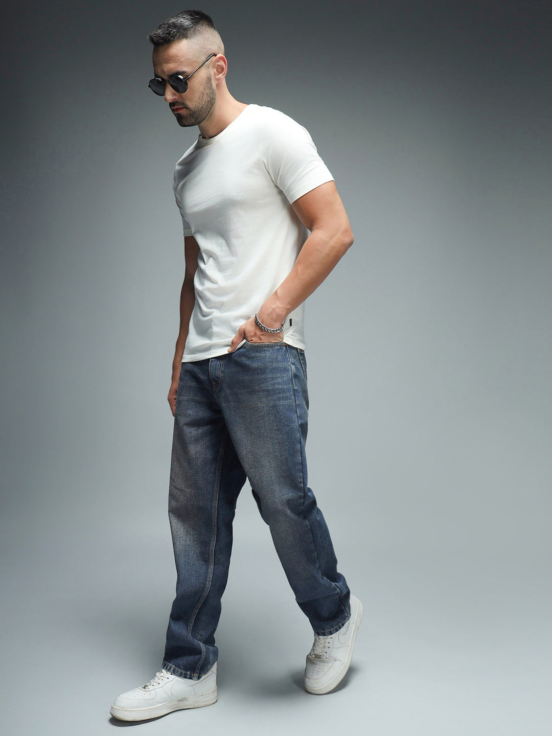 Men Straight Fit Mid-Rise Clean Look Heavy Fade Cotton Jeans