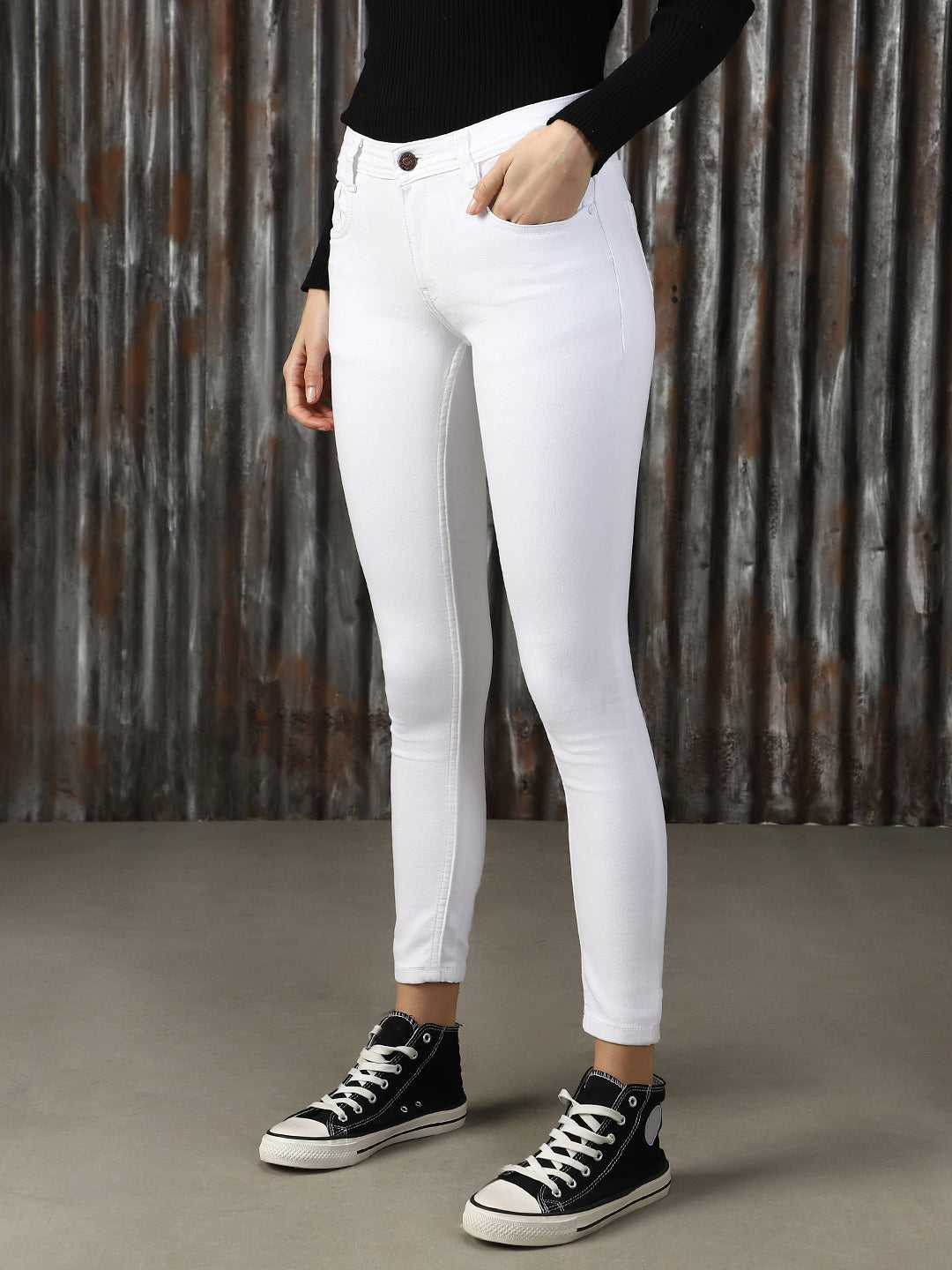 Women Solid Regular Fit High-rise Jeans