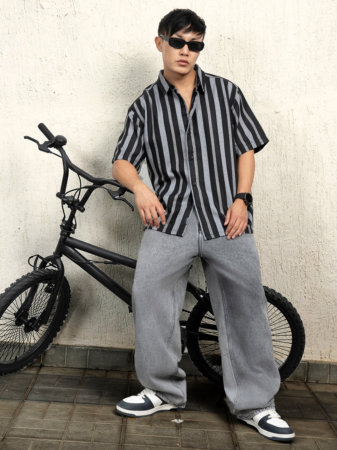 Hubberholme Men Standard Spread Collar Striped Cotton Oversized Casual Shirt