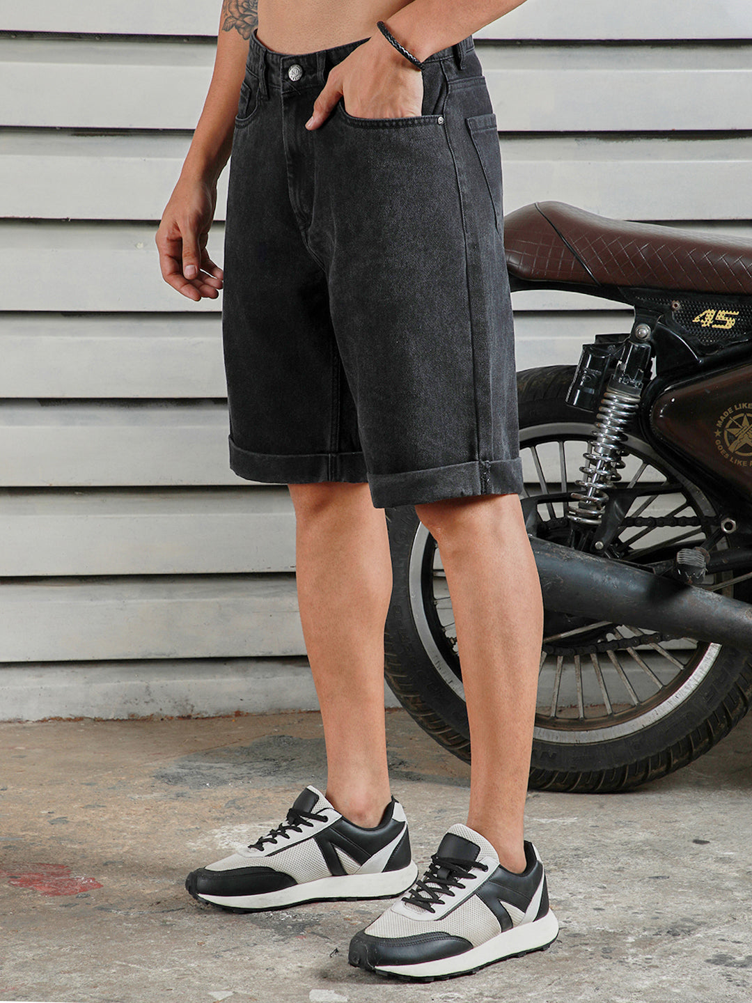 Men Loose Fit Mid-Rise Cotton Denim Shorts