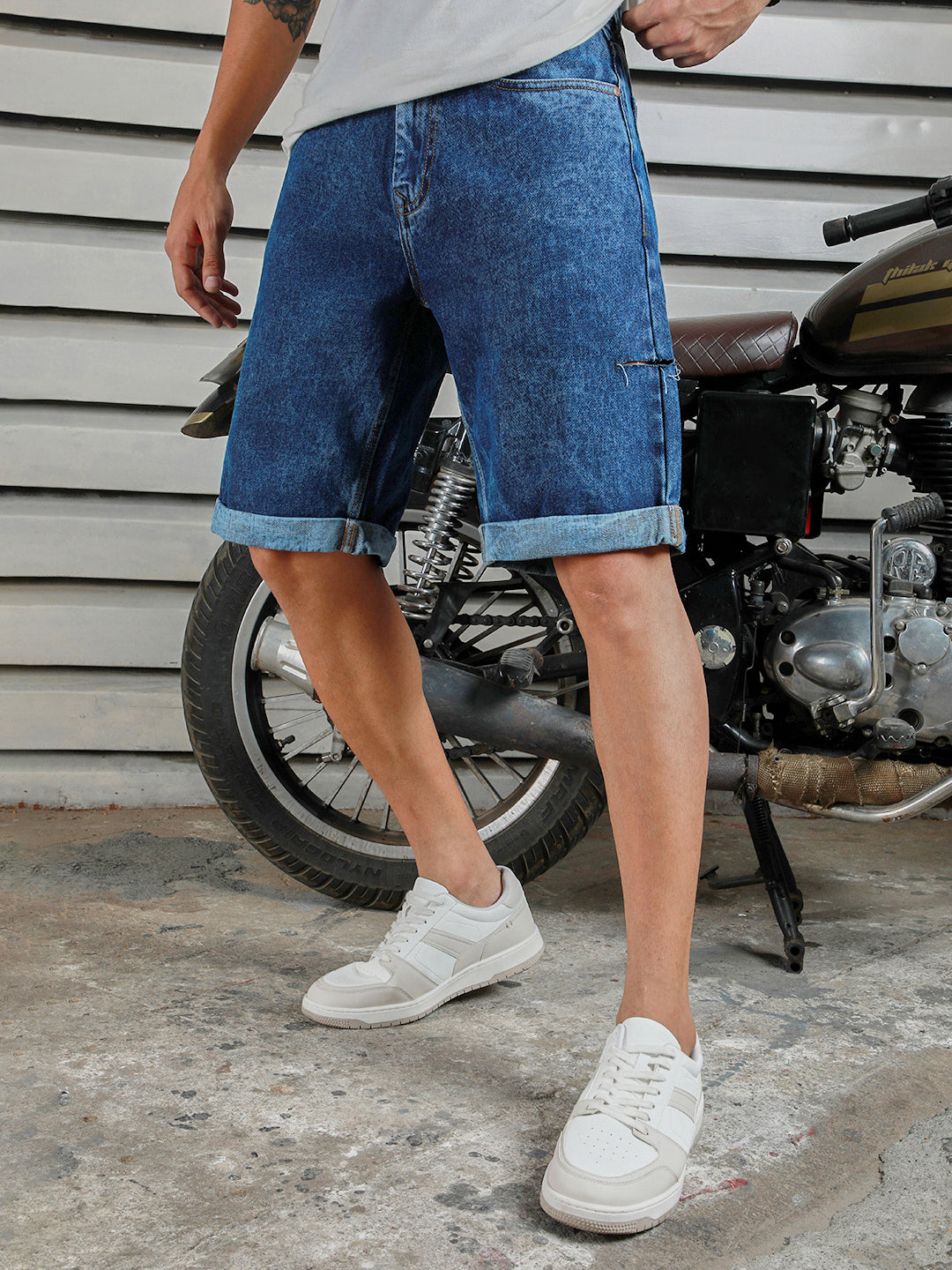 Men Washed Mid-Rise Cotton Denim Shorts