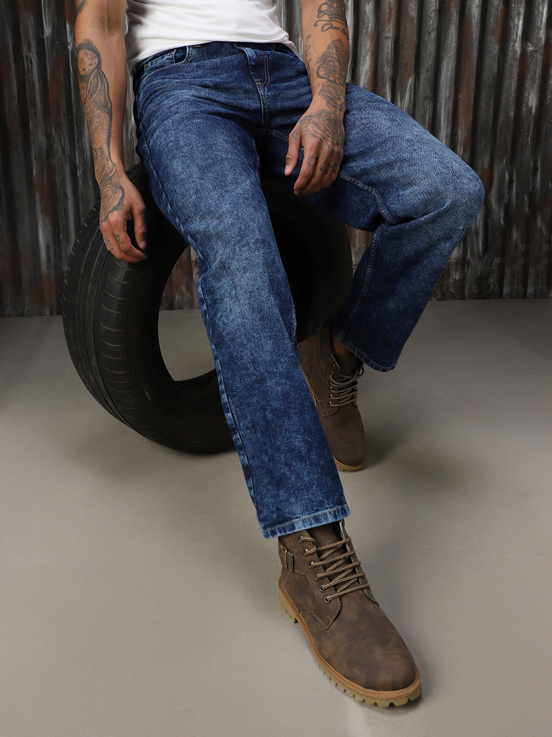 Men Washed Cotton Tapered Fit Mid- Rise   Jeans